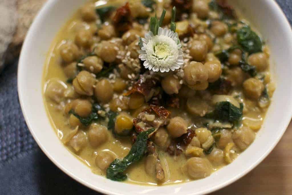 chickpeas-with-spinach-and-dried-tomatoes_serving1