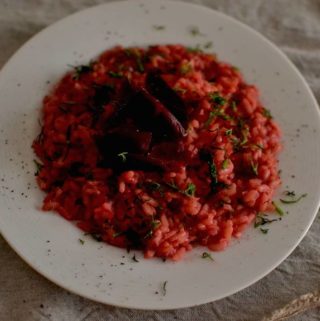 Risotto with beetroots and dill. maninio.com