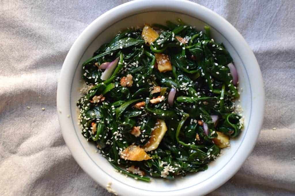 ready for serving. Salad with Spinach and Orange | Vegan & GF. maninio.com