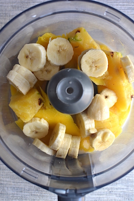 banans and mango in a blender