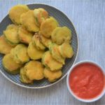 Fried squash with tomato sauce